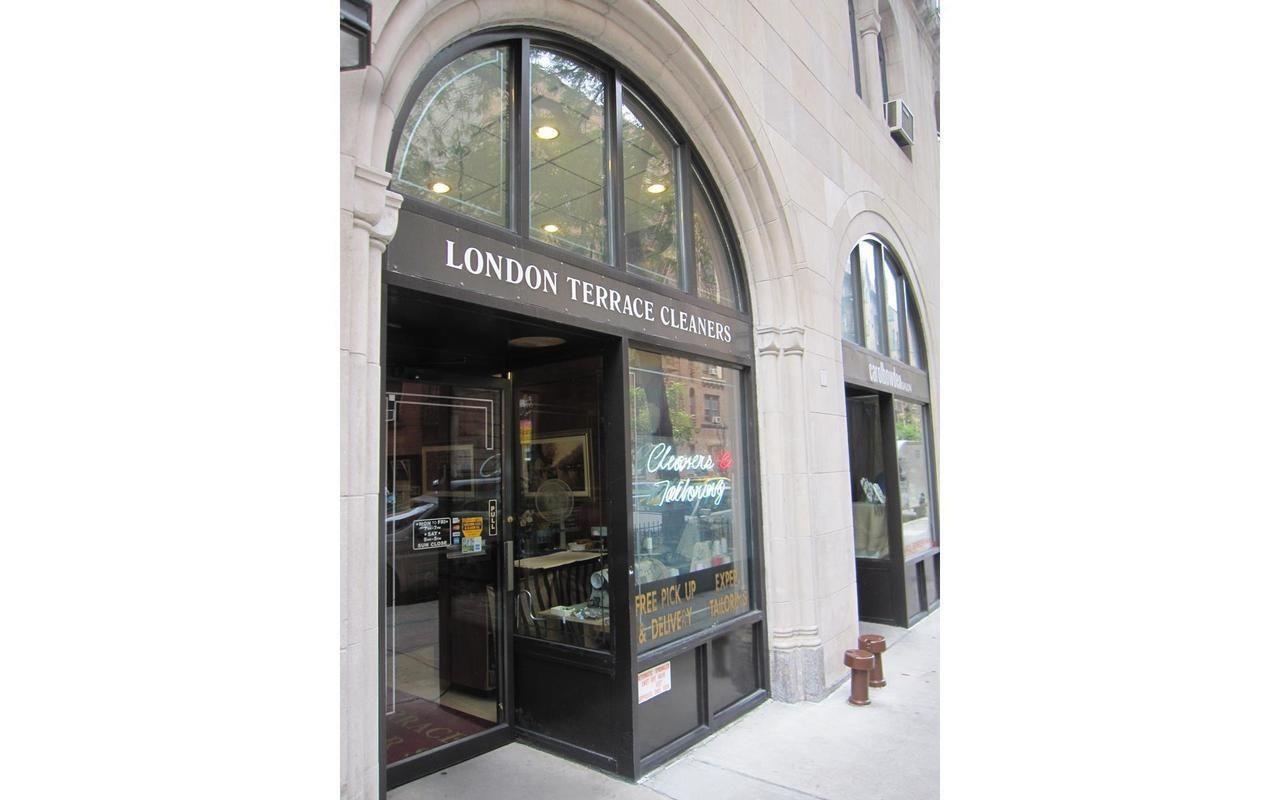 465 West 23rd Street, Unit 3C Manhattan, NY 10011 - Photo 16 of 32 a view of living room with washer and dryer