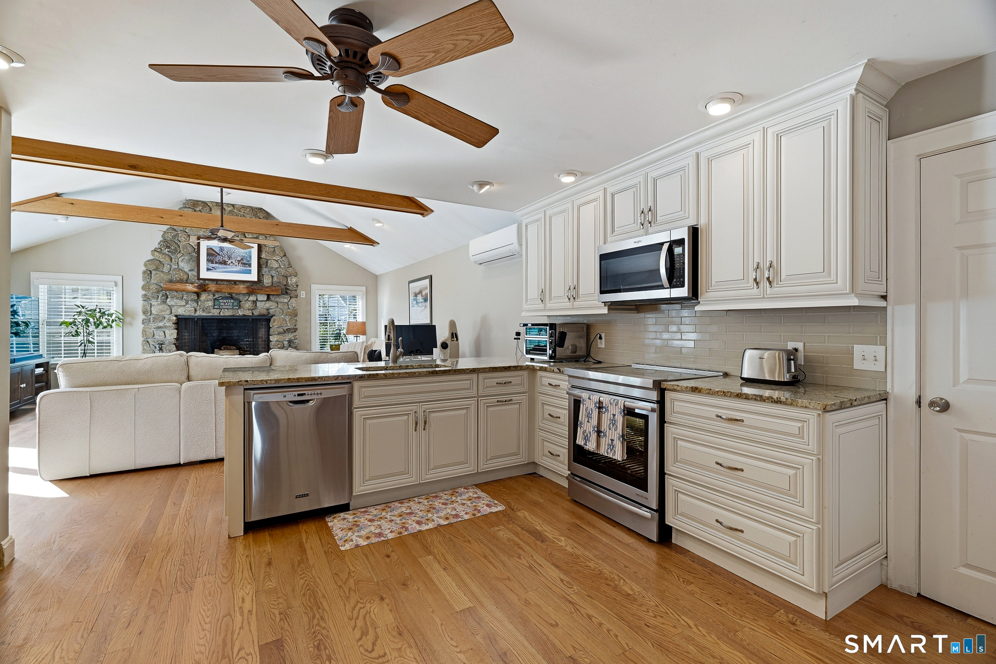 313 Old Post Road Fairfield, CT 06824 - Photo 26 of 40