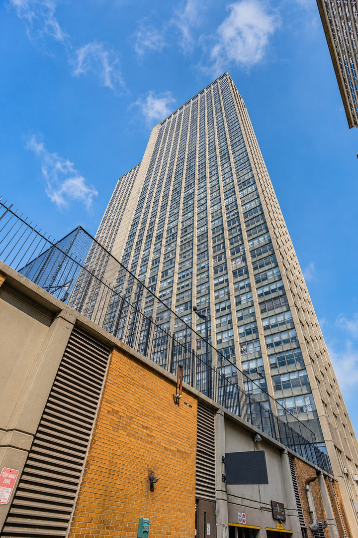 655 West Irving Park Road, Unit 4403 Chicago, IL 60613 - Photo 27 of 34 Gallery Image 27