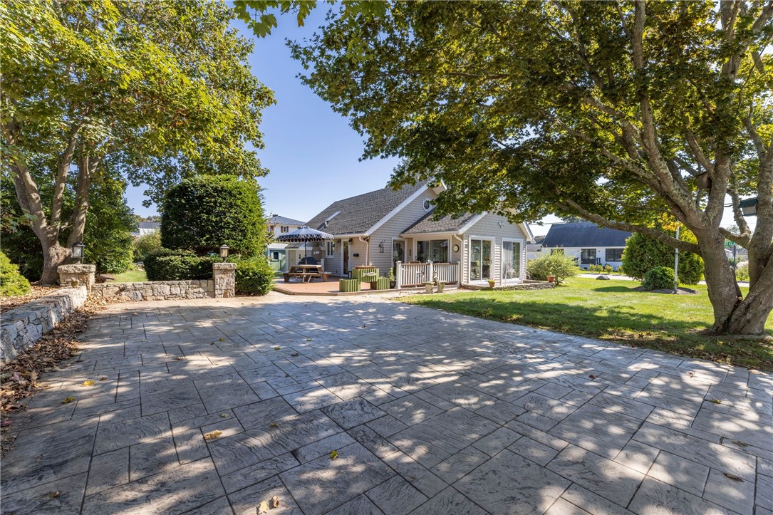 55 Uzzi Avenue Westerly, RI 02891 - Photo 4 of 28