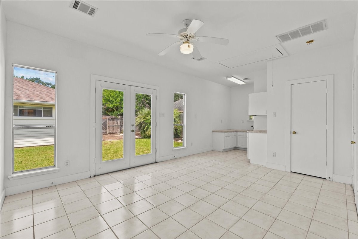 5762 Birdwood Road Houston, TX 77096 - Photo 41 of 50 ANOTHER VIEW OF THIS FLEXIBLE SPACE FILLED WITH NATURAL LIGHT.