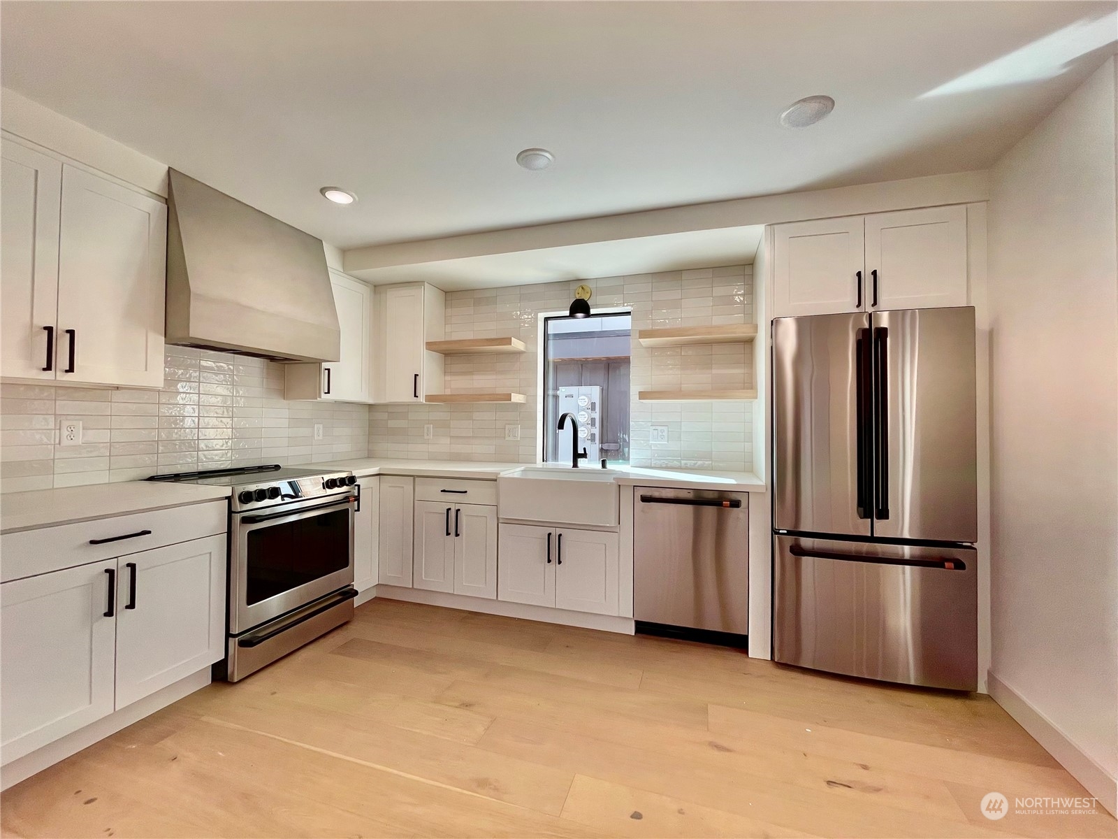 4722 45th Avenue Southwest Seattle, WA 98116 - Photo 12 of 30
