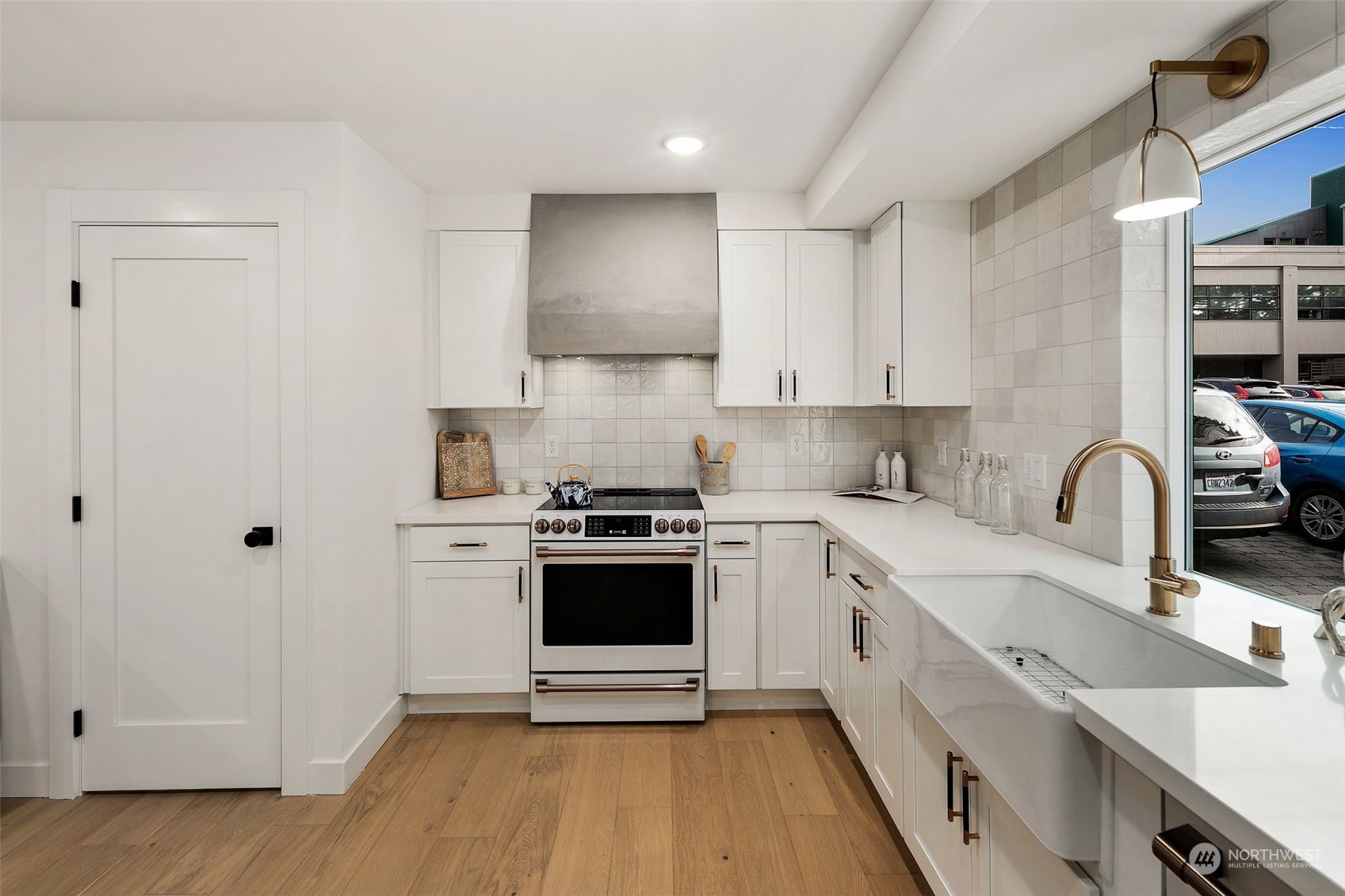 4722 45th Avenue Southwest Seattle, WA 98116 - Photo 14 of 30