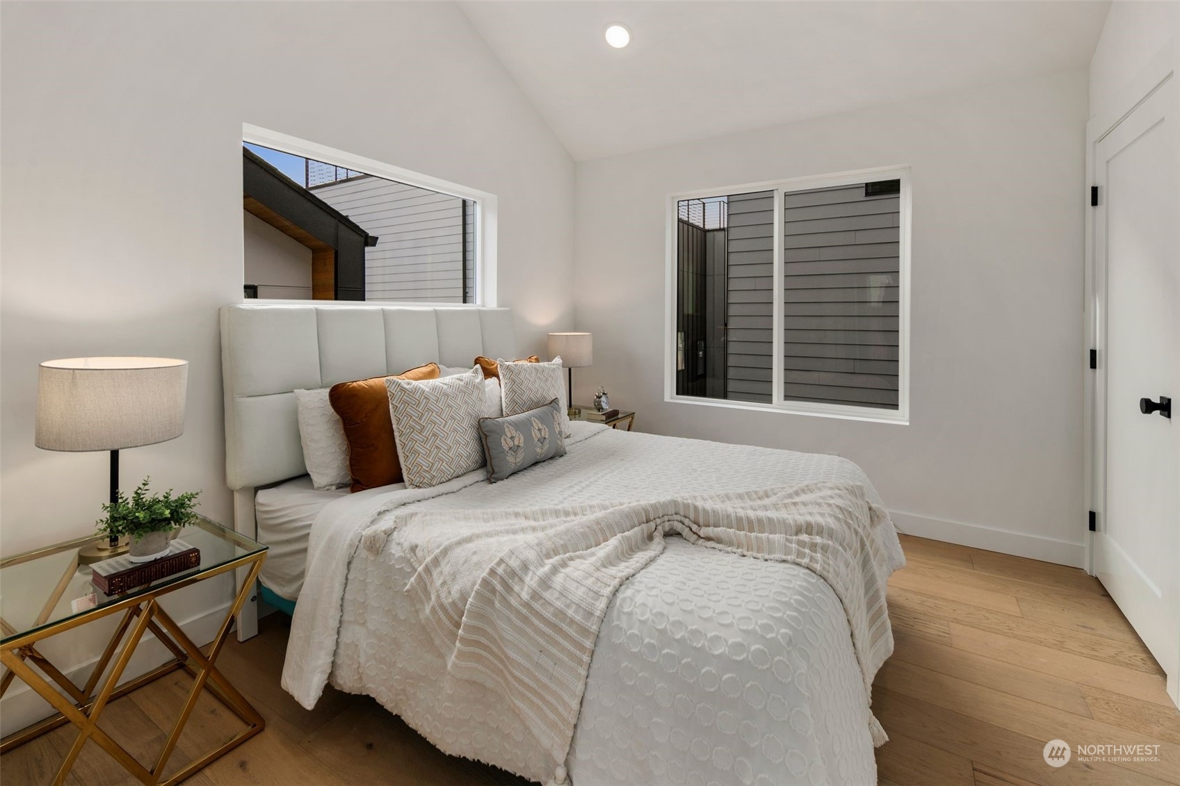 4722 45th Avenue Southwest Seattle, WA 98116 - Photo 17 of 30