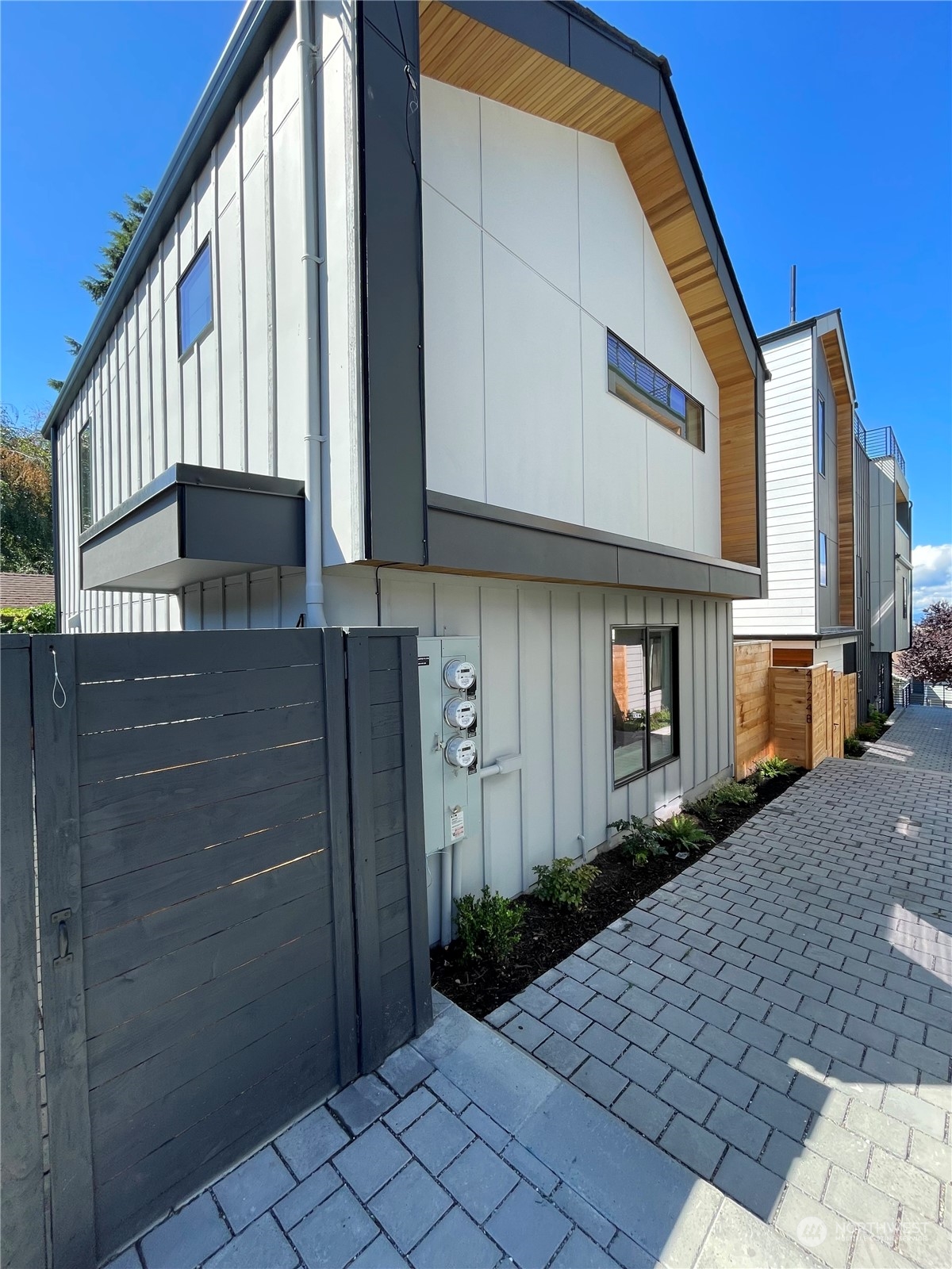 4722 45th Avenue Southwest Seattle, WA 98116 - Photo 2 of 30