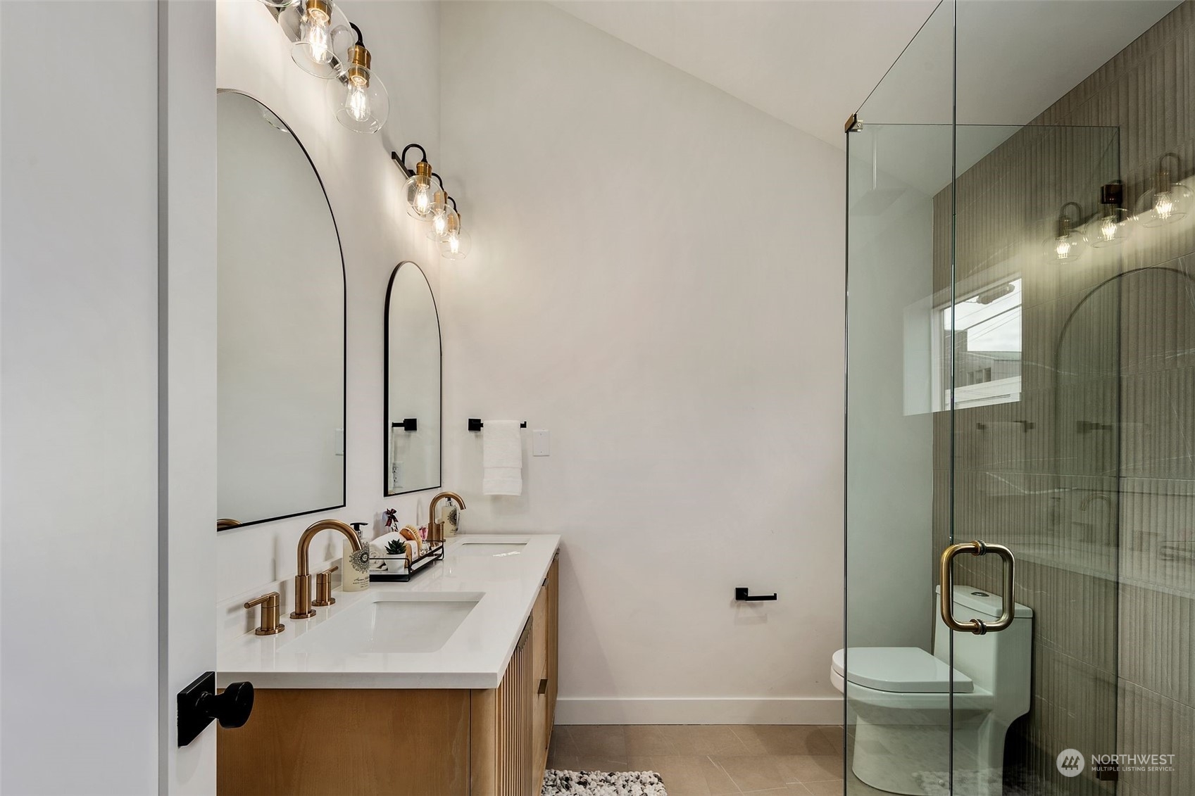 4722 45th Avenue Southwest Seattle, WA 98116 - Photo 22 of 30