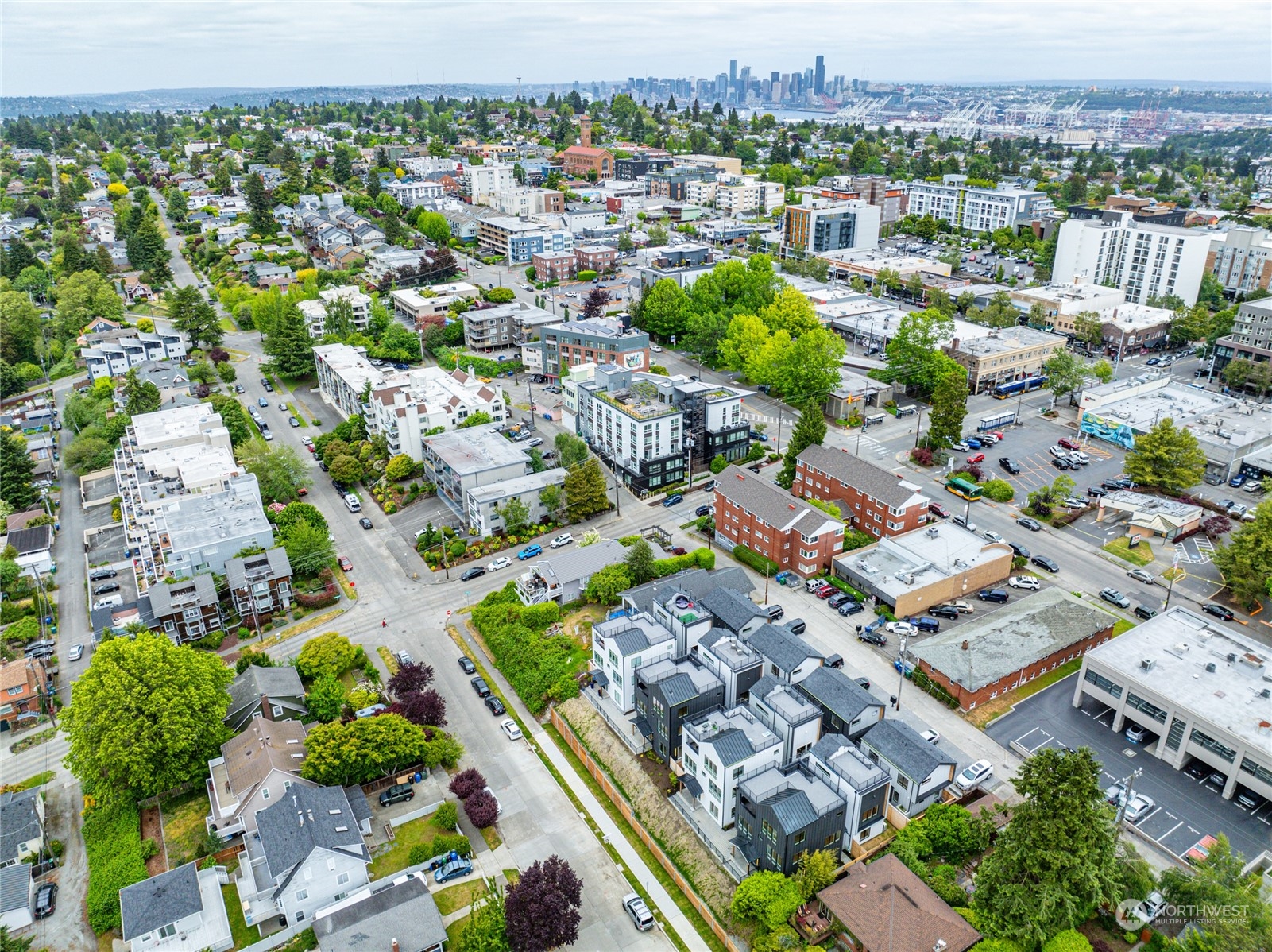 4722 45th Avenue Southwest Seattle, WA 98116 - Photo 3 of 30