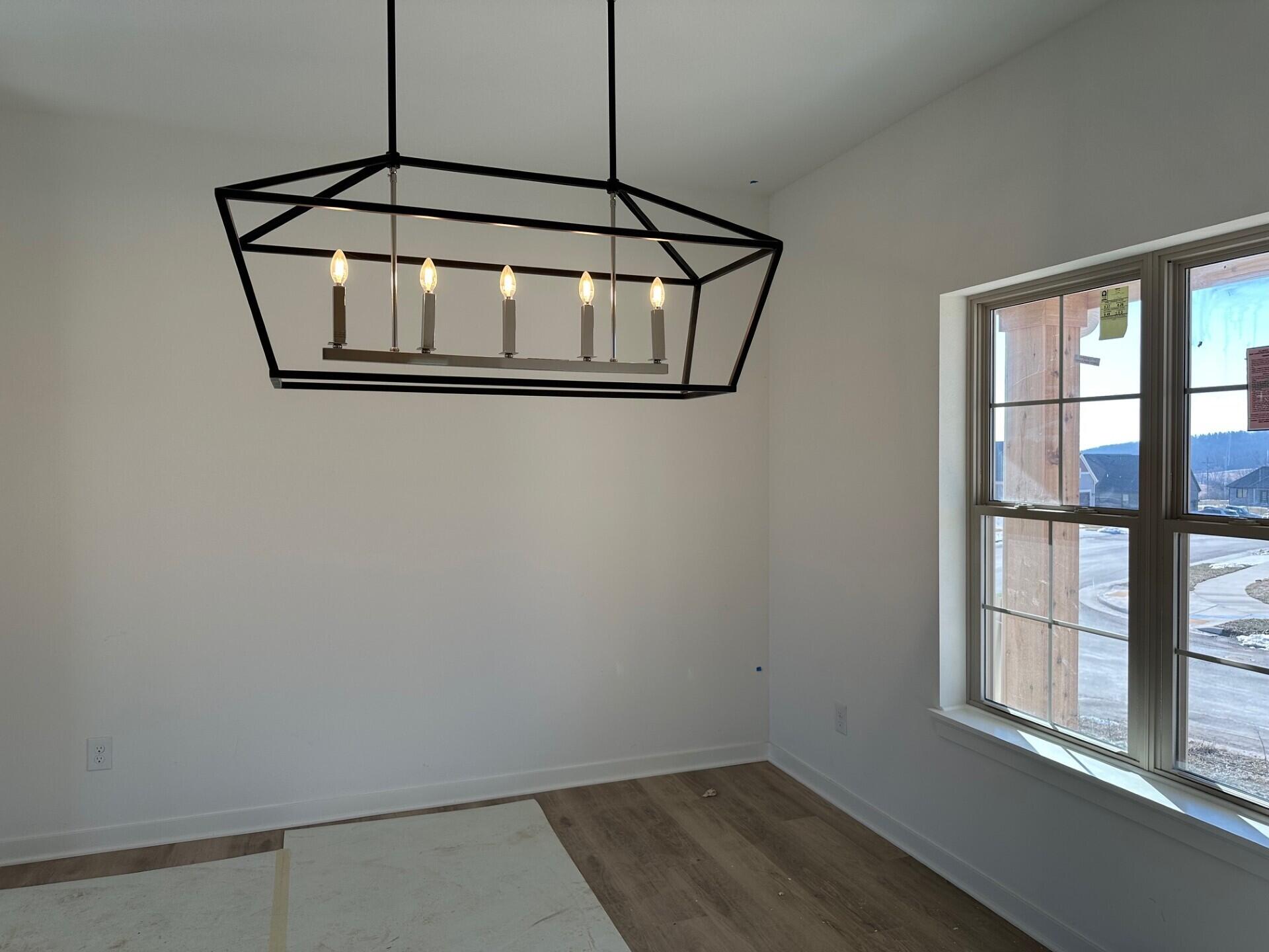 801 Viewpoint Avenue Waukesha, WI 53188 - Photo 5 of 17 Hailey dining