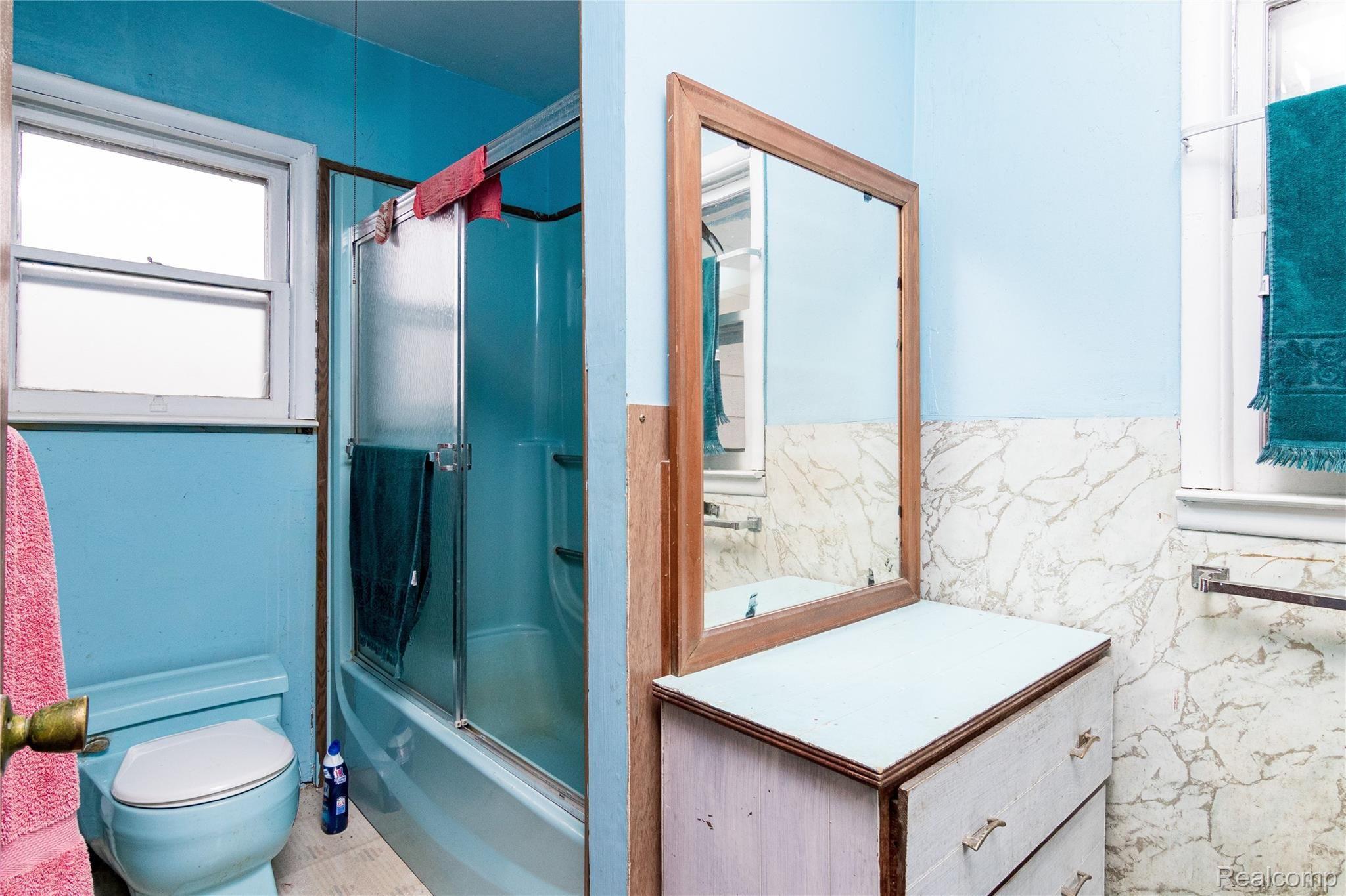 1394 Reid Road Grand Blanc, MI 48439 - Photo 8 of 16 1394 Reid Road Bathroom.jpg