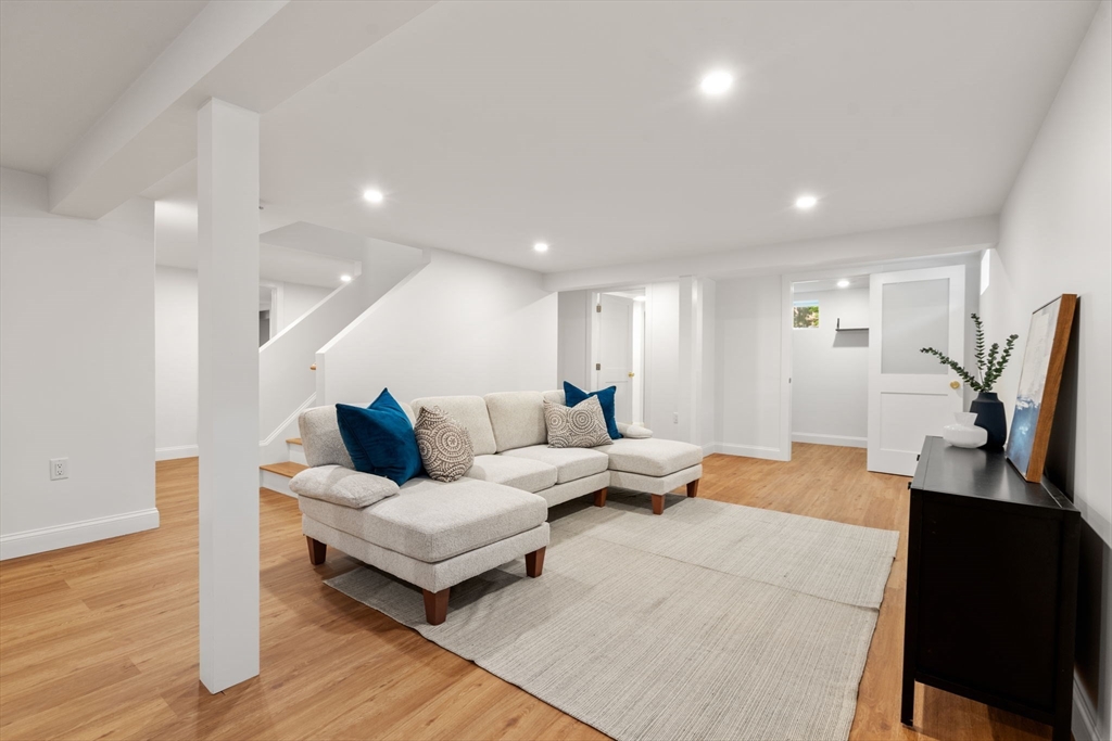 8 Everett Street Wakefield, MA 01880 - Photo 6 of 15