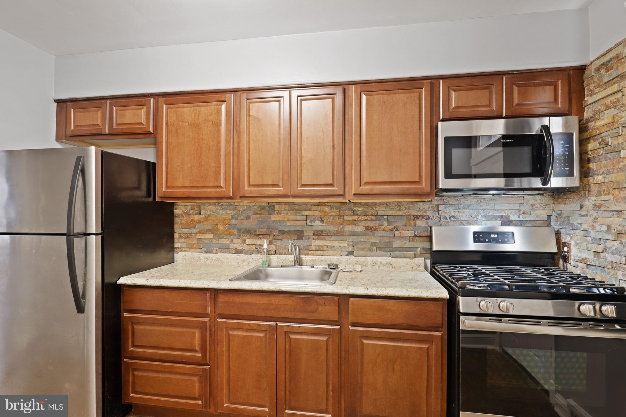 3923 Cedardale Road Baltimore, MD 21215 - Photo 3 of 36 Gallery Image 3