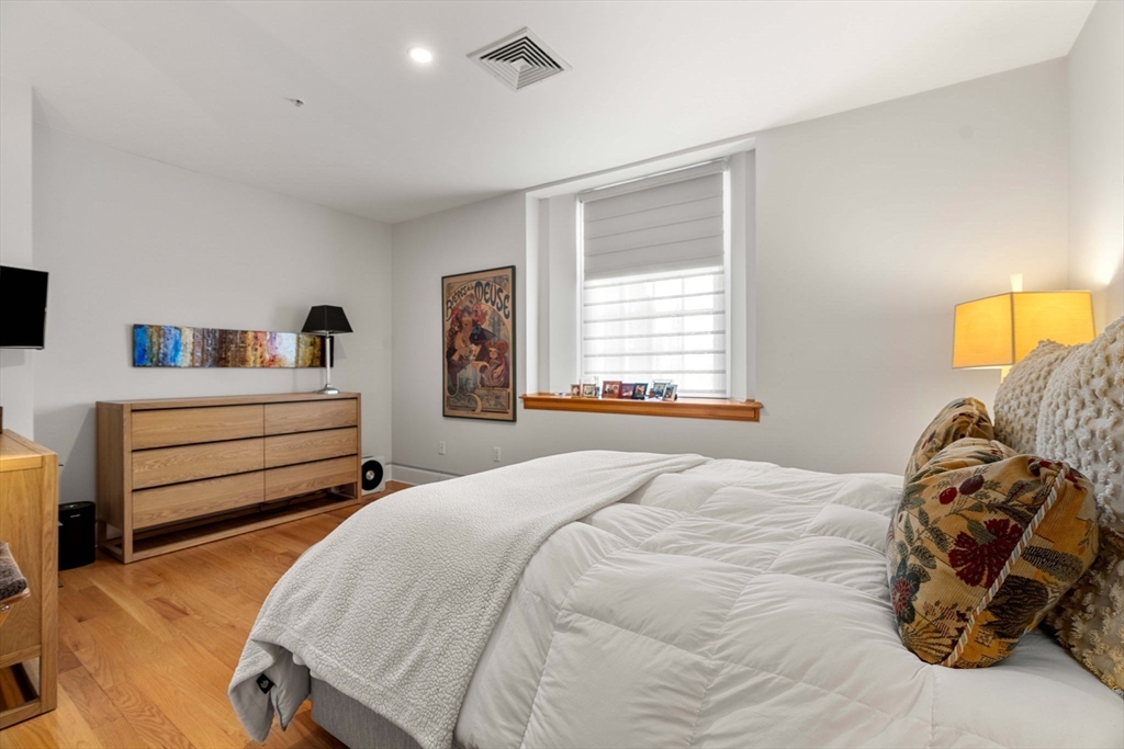 391 Walnut Street, Unit 4 Newton, MA 02460 - Photo 13 of 26 a bedroom with a bed and a closet