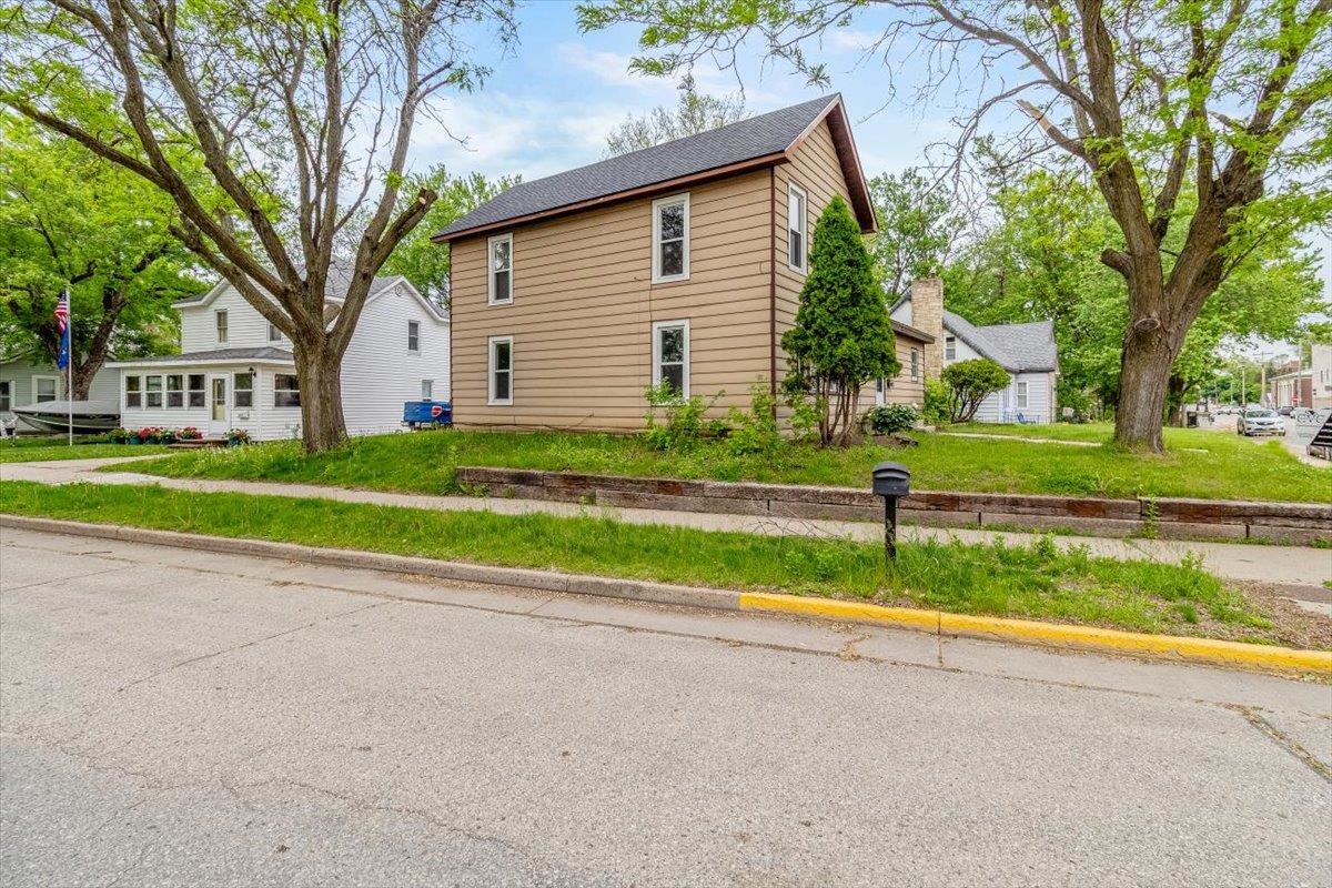 128 Franklin Sparta, WI 54656 - Photo 3 of 26
