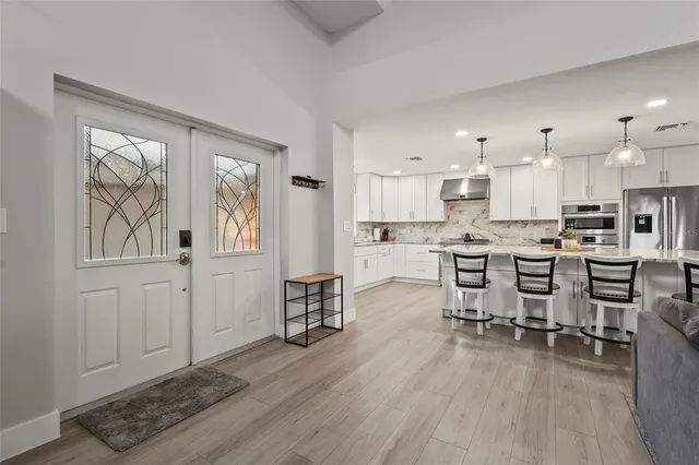 $2,695,000 | 430 Island Circle, Sarasota, FL 34242