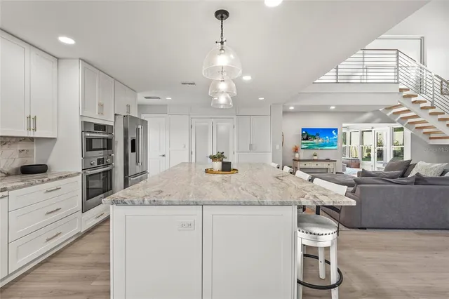 $2,695,000 | 430 Island Circle, Sarasota, FL 34242