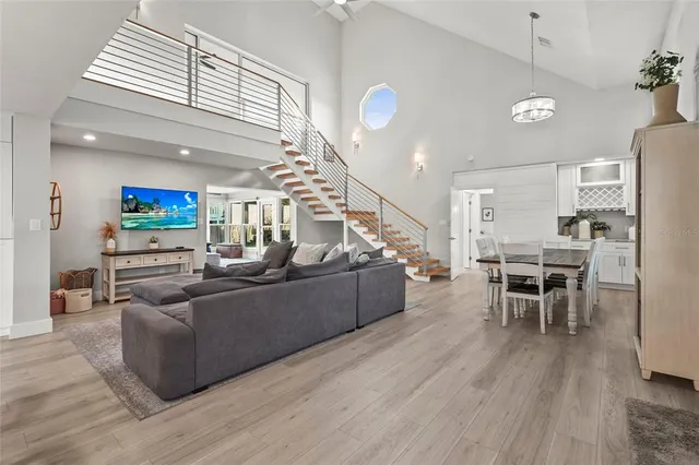 $2,695,000 | 430 Island Circle, Sarasota, FL 34242