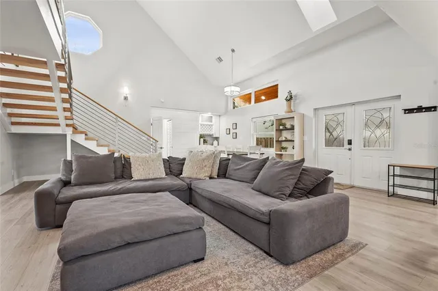 $2,695,000 | 430 Island Circle, Sarasota, FL 34242