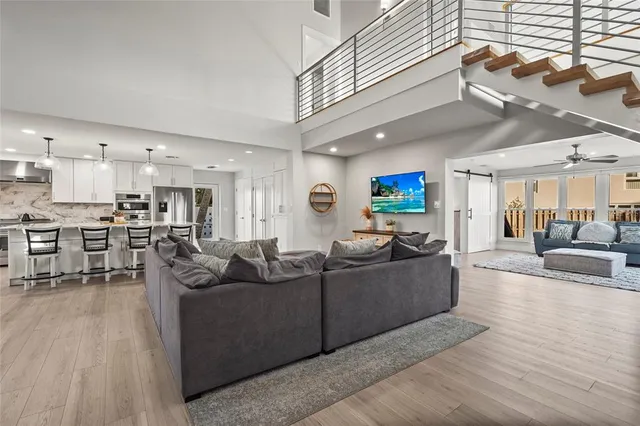 $2,695,000 | 430 Island Circle, Sarasota, FL 34242