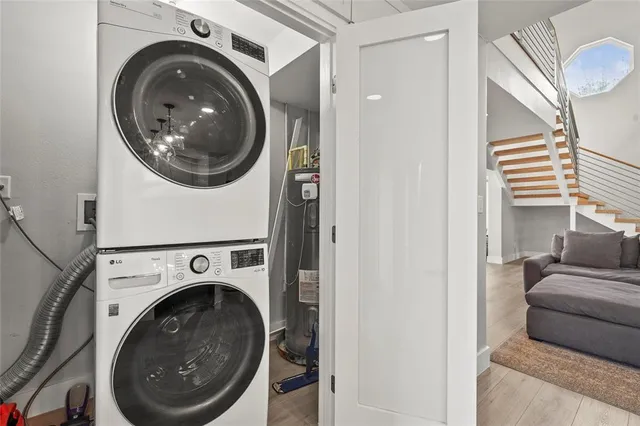 $2,695,000 | 430 Island Circle, Sarasota, FL 34242