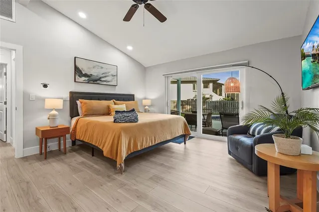 $2,695,000 | 430 Island Circle, Sarasota, FL 34242