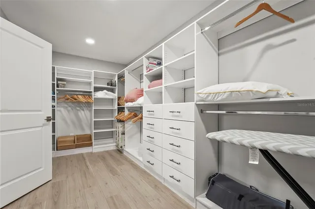 $2,695,000 | 430 Island Circle, Sarasota, FL 34242