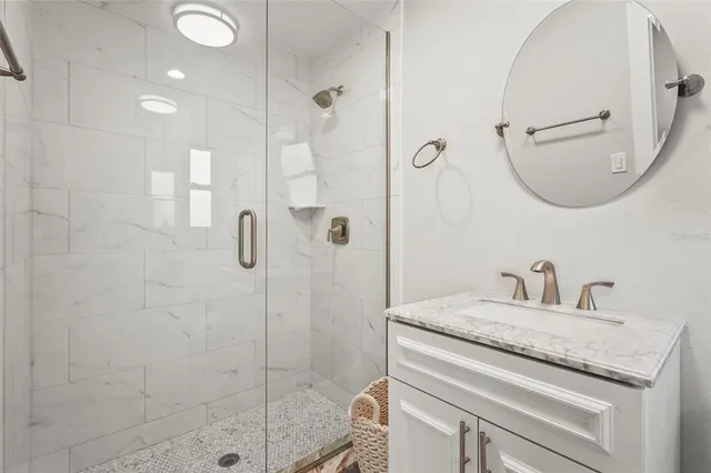 $2,695,000 | 430 Island Circle, Sarasota, FL 34242