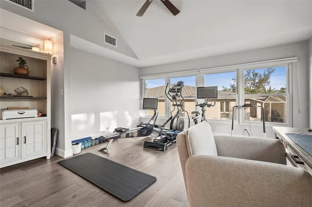 $2,695,000 | 430 Island Circle, Sarasota, FL 34242