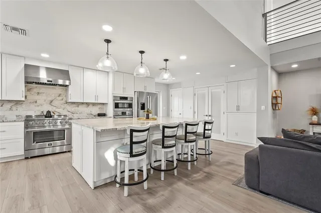 $2,695,000 | 430 Island Circle, Sarasota, FL 34242