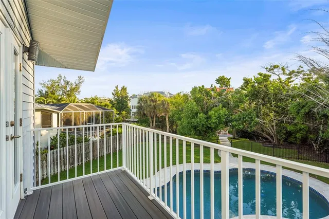 $2,695,000 | 430 Island Circle, Sarasota, FL 34242