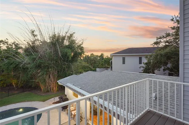 $2,695,000 | 430 Island Circle, Sarasota, FL 34242