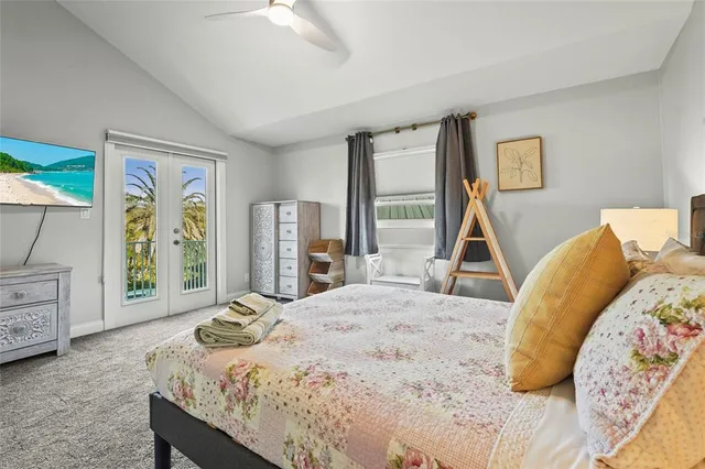 $2,695,000 | 430 Island Circle, Sarasota, FL 34242