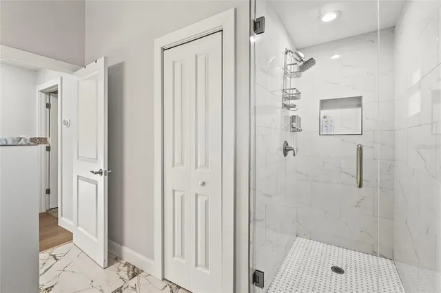 $2,695,000 | 430 Island Circle, Sarasota, FL 34242