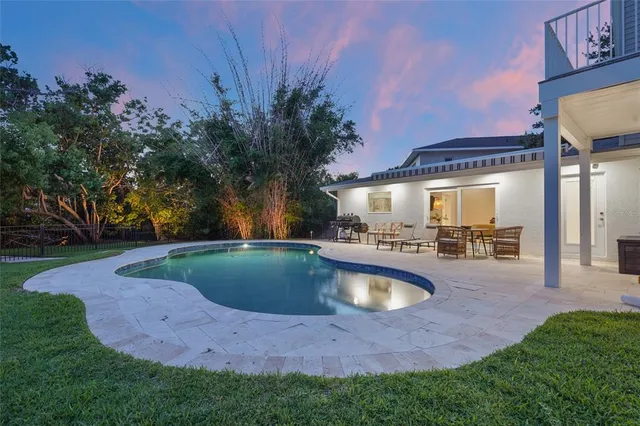 $2,695,000 | 430 Island Circle, Sarasota, FL 34242