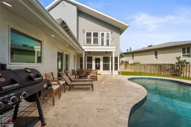 $2,695,000 | 430 Island Circle, Sarasota, FL 34242