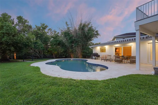 $2,695,000 | 430 Island Circle, Sarasota, FL 34242