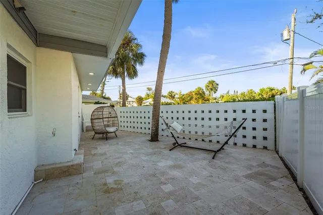 $2,695,000 | 430 Island Circle, Sarasota, FL 34242