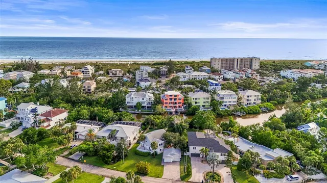 $2,695,000 | 430 Island Circle, Sarasota, FL 34242