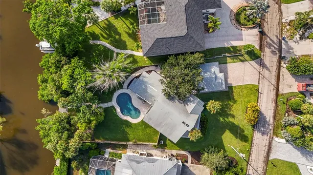 $2,695,000 | 430 Island Circle, Sarasota, FL 34242