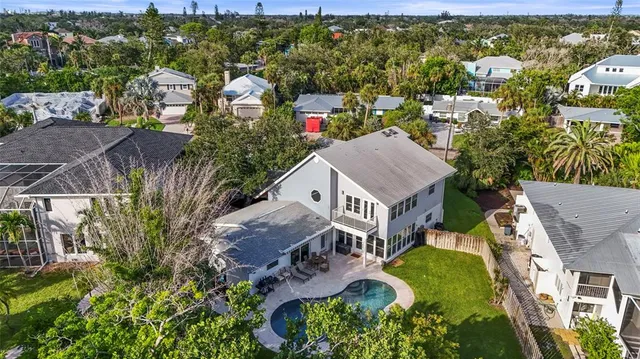 $2,695,000 | 430 Island Circle, Sarasota, FL 34242