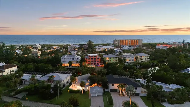 $2,695,000 | 430 Island Circle, Sarasota, FL 34242