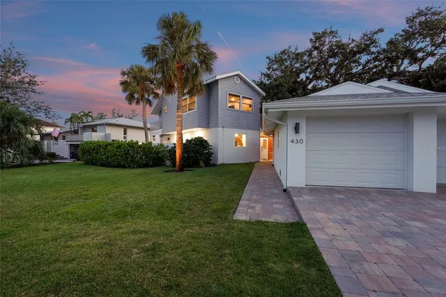 $2,695,000 | 430 Island Circle, Sarasota, FL 34242