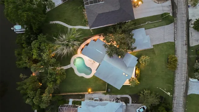 $2,695,000 | 430 Island Circle, Sarasota, FL 34242