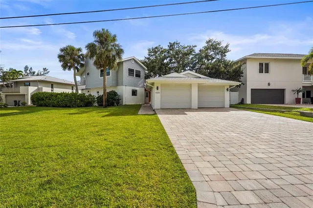 $2,695,000 | 430 Island Circle, Sarasota, FL 34242