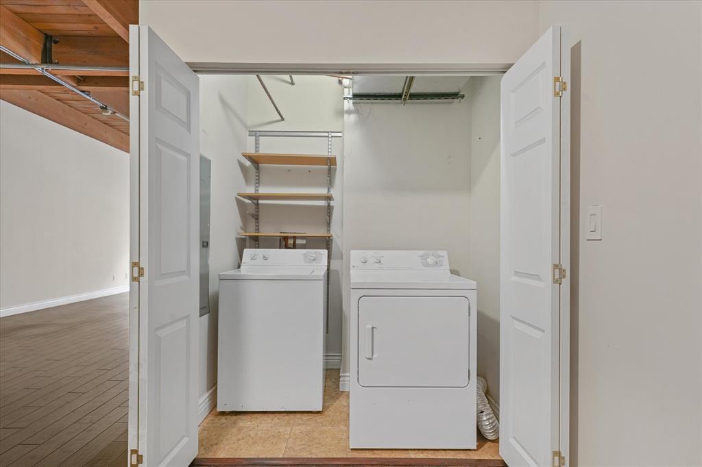 509 Elm Street, Unit 206 Dallas, TX 75202 - Photo 12 of 22 Washer and Dryer stay with the unit