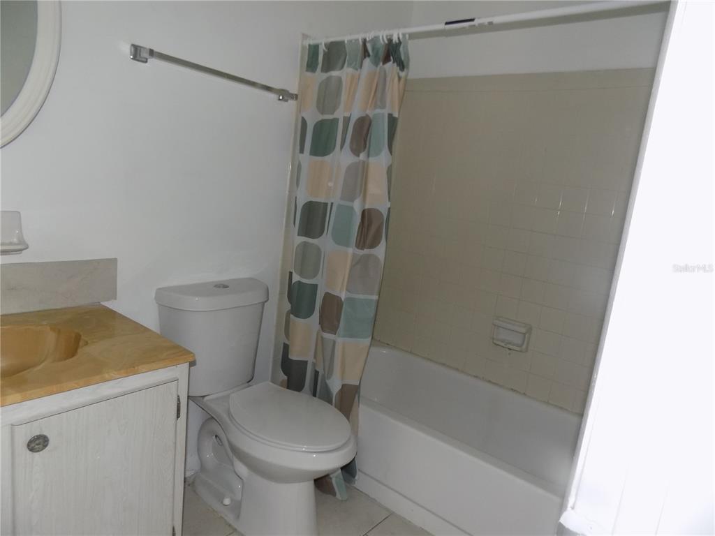 6124 Southwest 10th Place, Unit A Gainesville, FL 32607 - Photo 17 of 22