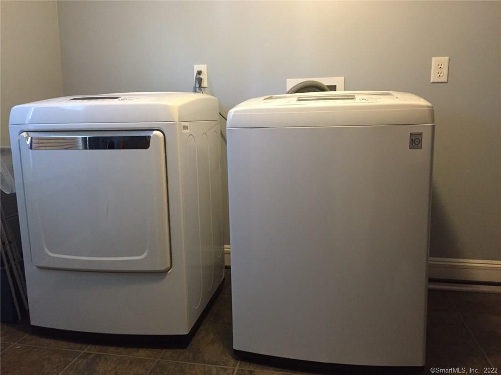 209 Willard Street, Unit 3 New Haven, CT 06515 - Photo 25 of 29 a utility room with dryer and washer