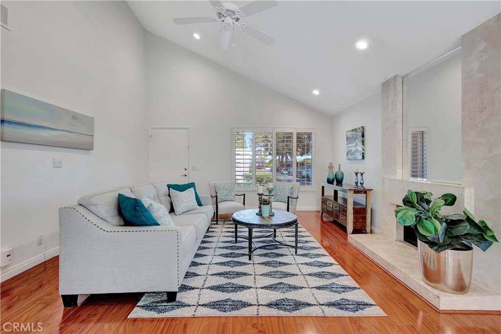 30 Silverwood Irvine, CA 92604 - Photo 6 of 32 a living room with furniture