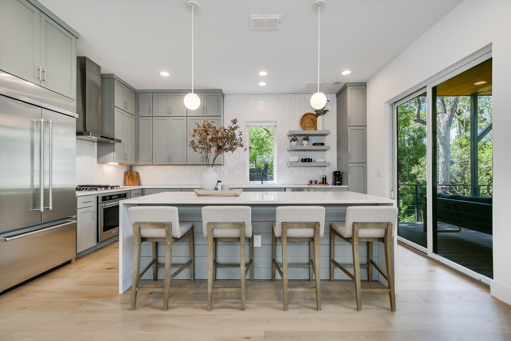 900 South 2nd Street, Unit 6 Austin, TX 78704 - Photo 10 of 25 a kitchen with a table and chairs in it
