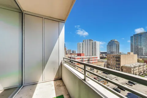 $350,000 | 1720 South Michigan Avenue, Unit 902, Chicago, IL 60616