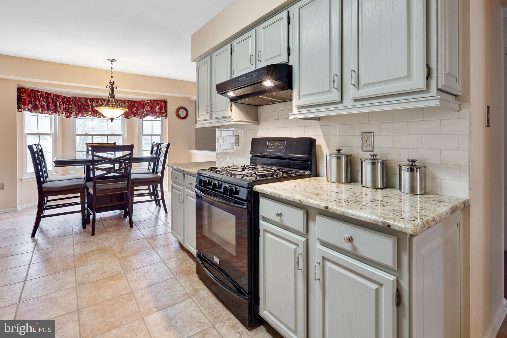 37 Upton Way Sewell, NJ 08080 - Photo 3 of 39